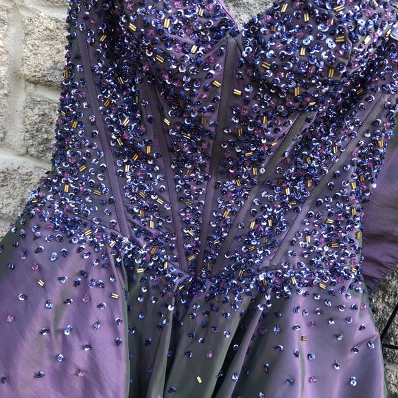 STUNNING Prom dress size 4 - Picture 9 of 16